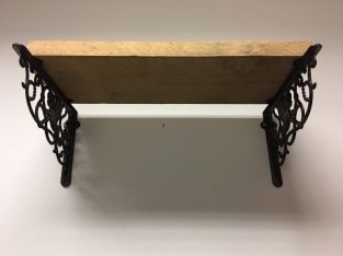 1 Mooie schapdrager-hanger, gietijzer rust-bruin
